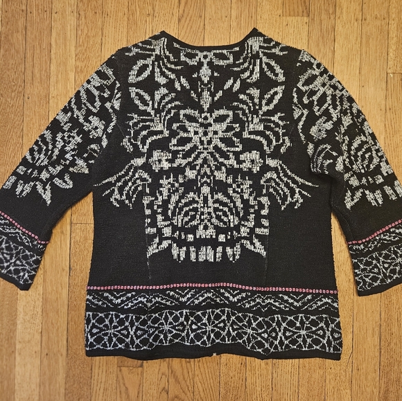 Chicos Floral Print Structured Jacquard Cardigan. Size 1 - Picture 6 of 7